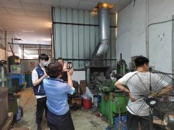 東莞南城一工廠廢氣未經(jīng)處理直接排放，立即查處！